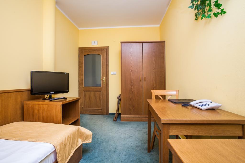 Hotel Jelinkova Vila Velké Meziříčí Exteriör bild